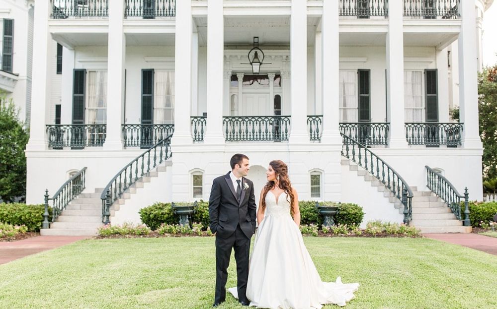 Bride and groom photographed in front of plantation mansion