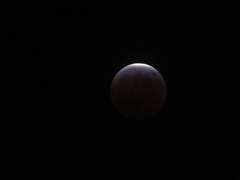 Moon, about 5 minute before total eclipse / Blood Moon