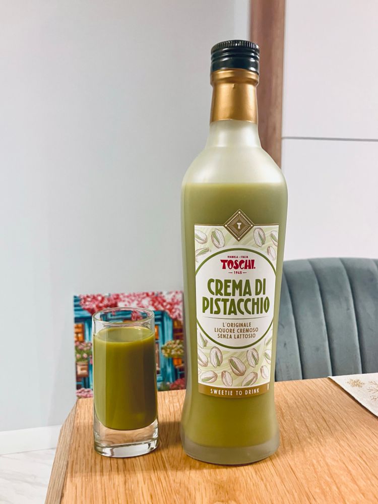 Bottle of Toschi Crema di Pistacchio liqueur 