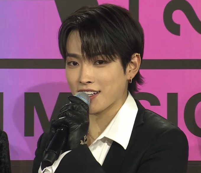 Hongjoong at the MMA red carpet