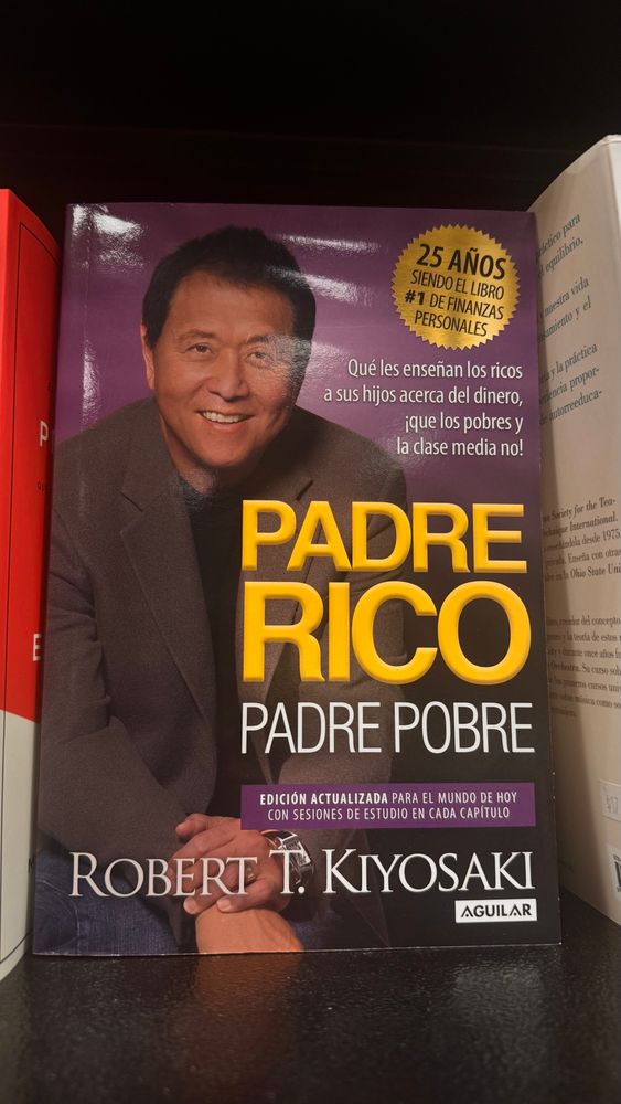 A photo of the Spanish version of “Rich Dad, Poor Dad”, “Padre Rico, Padre Pobre”