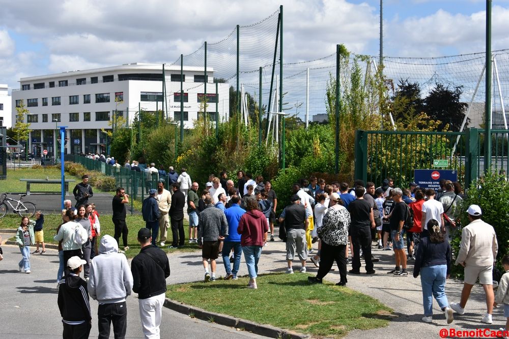 toujours autant de monde à attendre les joueurs à la sortie