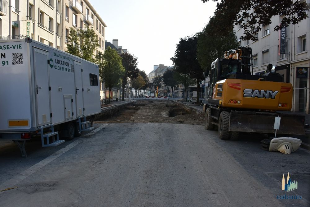 vue des fouilles depuis la rue de Bernières