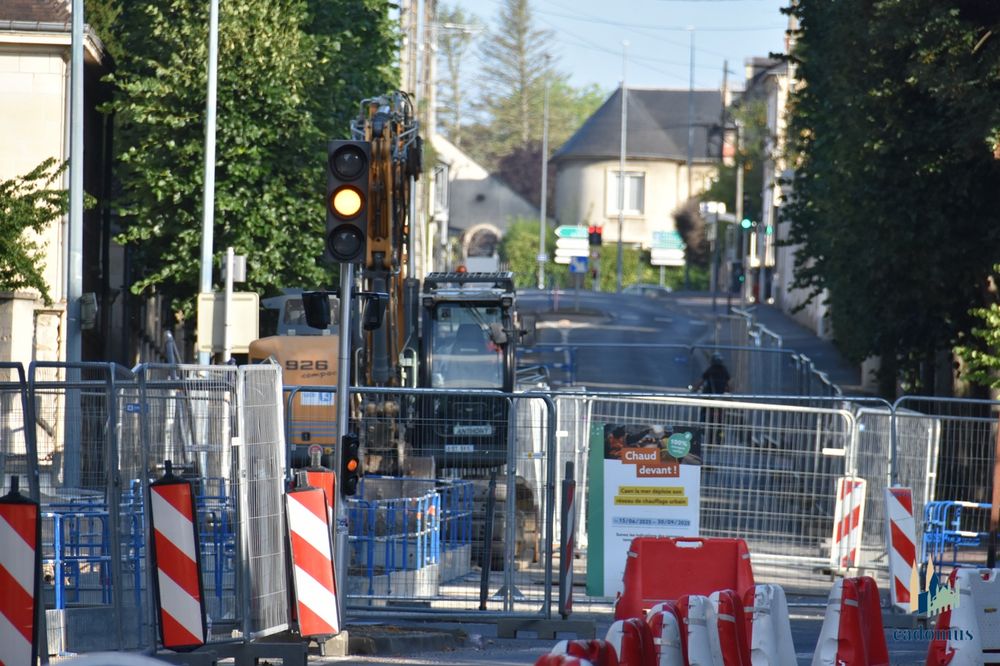 l'avenue de Creuilly en travaux au niveau de la place Blot pour l'installation du réseau de chaleur urbaine