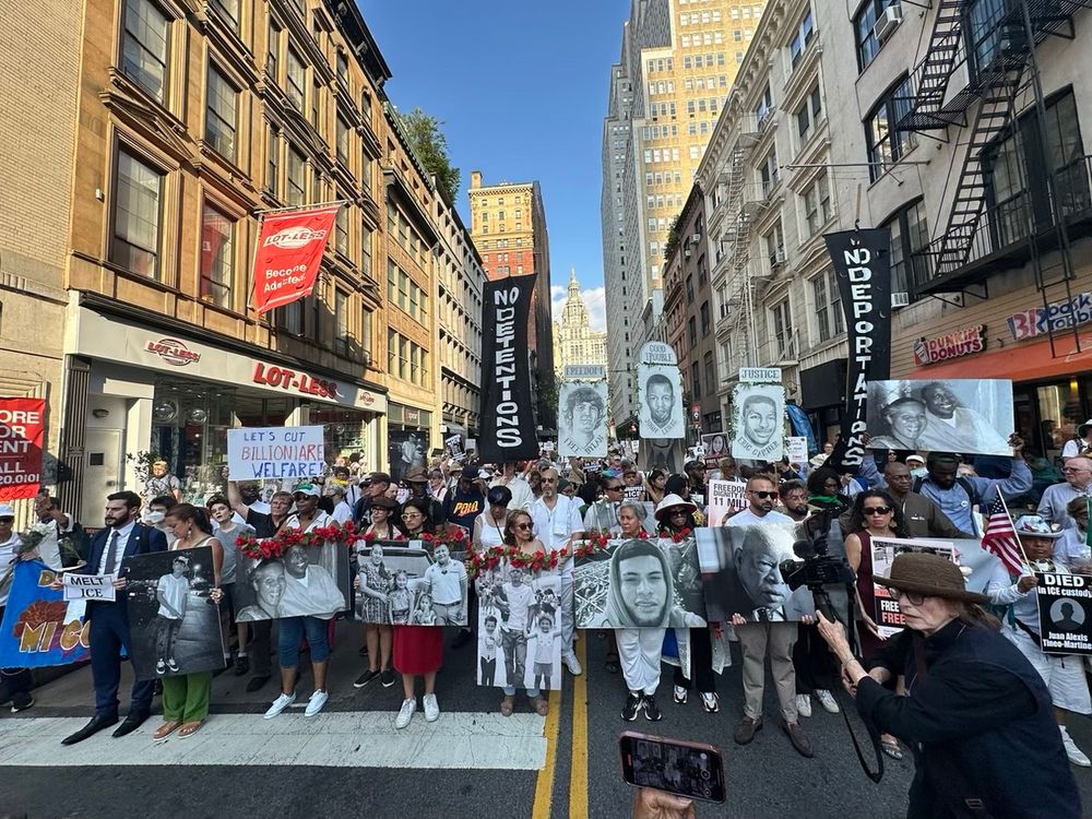 Alex, Catalina Cruz, and others march in the fifth anniversary of John Lewis' death.