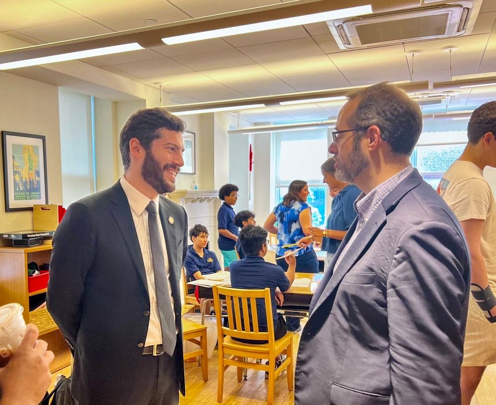 Assemblymember Alex Bores speaks with a program leader from the Salvadori Center and Horizons team at Saint David’s School.