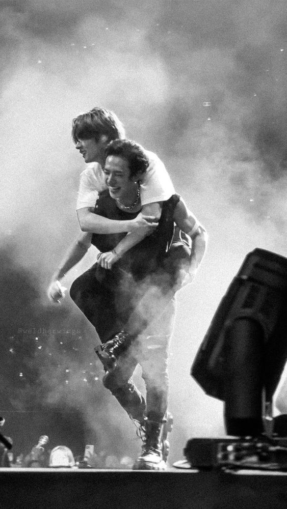 bang chan smiling so big with lee know on his back