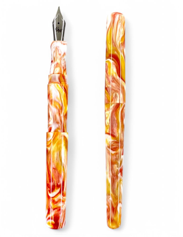 A GW D2 model fountain pen is shown in 2 images side-by-side, one uncapped and posted, the other capped, against a white background