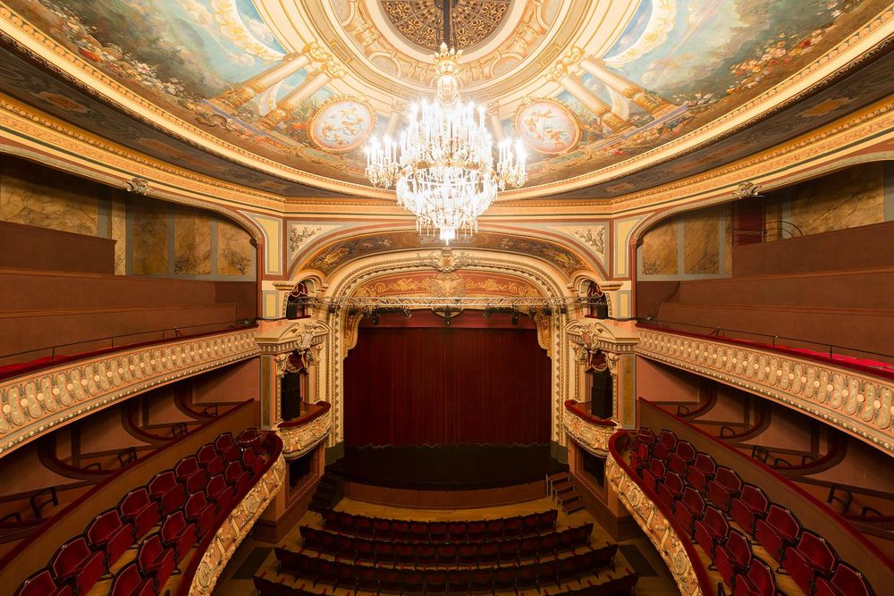 ซิมโฟนีอันยิ่งใหญ่ของสถาปัตยกรรมที่ถูกจับภาพผ่านเลนส์ Irix ขนาด 11 มม.