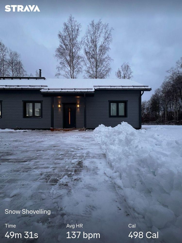 A freshly shovelled drive way 