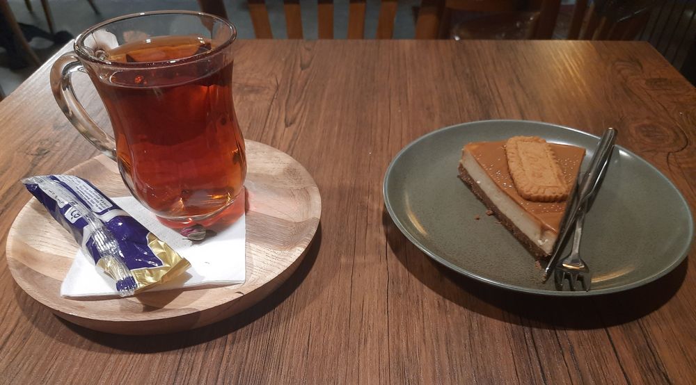 چیزکیک لوتوس و چای