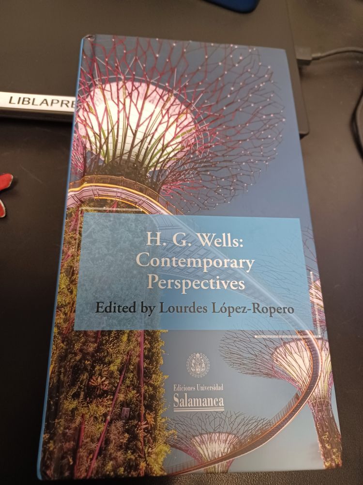 Lantern with greenery around it as the background for the title: H.G. Wells: Contemporary Perspectives, edited by Lourdes López Ropero, Editions Universidad Salamanca.