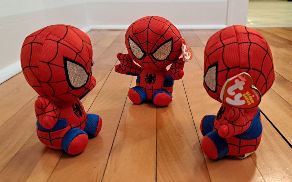Photo of the pointing Spiderman meme recreated with beanie baby Spidermen.