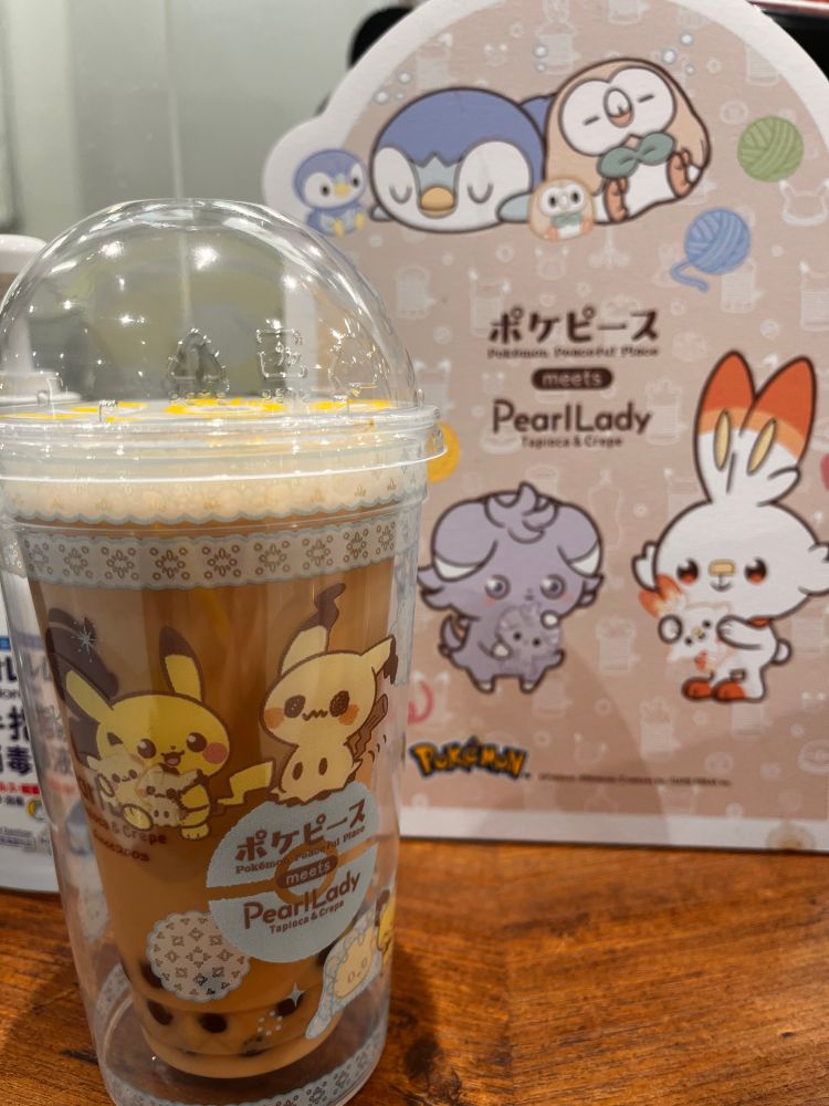 『Pearl Lady』のポケピースコラボ　フレッシュバナナのごきげんミルクティー。タピオカとバナナのコンビが意外にも良かった‼️ステッカーも貰いました✨