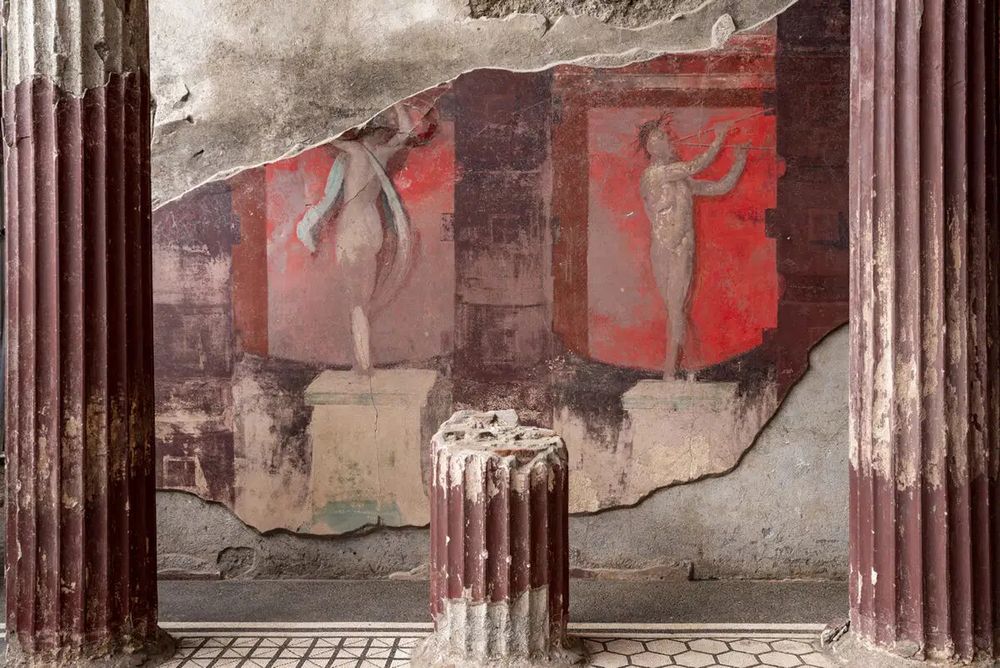 A picture taken in the banquet hall, showing columns and wall paintings