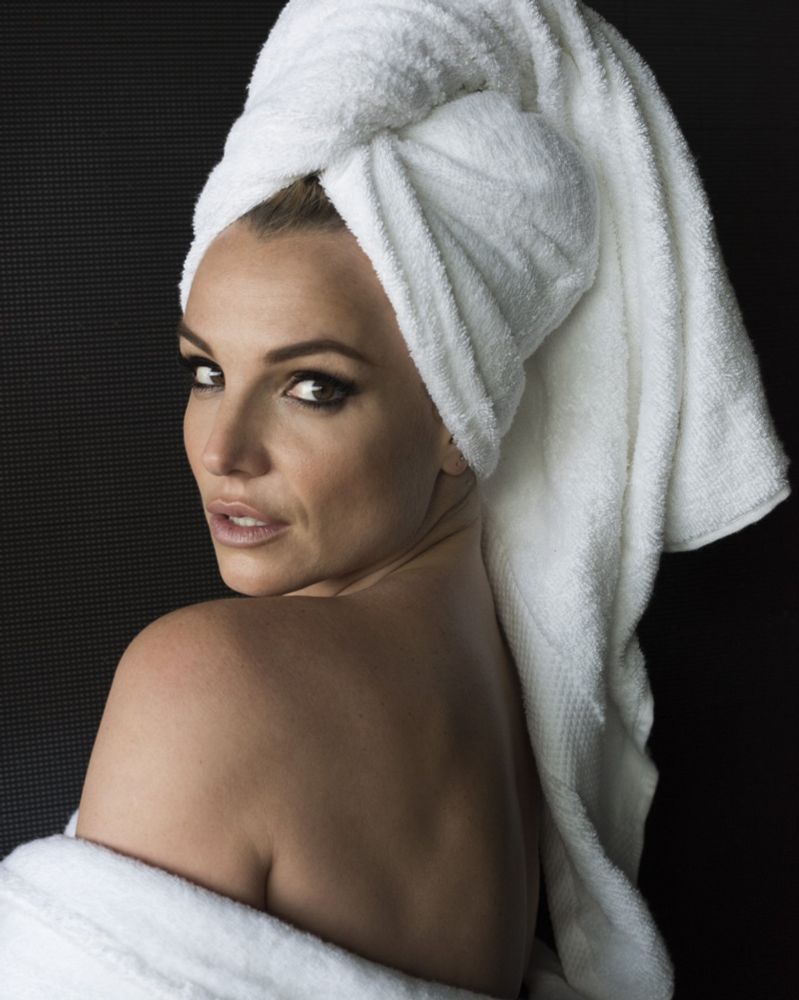 Britney Spears, Mario Testino's photo series "Towel"