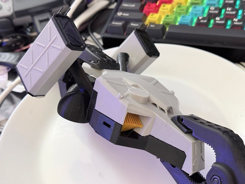 A miniature of the DHV Magellan from Death stranding 2 