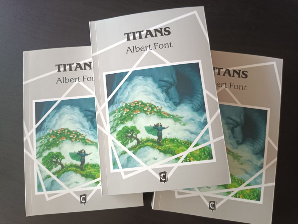 Tres exemplars de Titans de l'Albert Font. A la coberta surt la Ran corrent per l'espatlla de Nosaür, el tità.