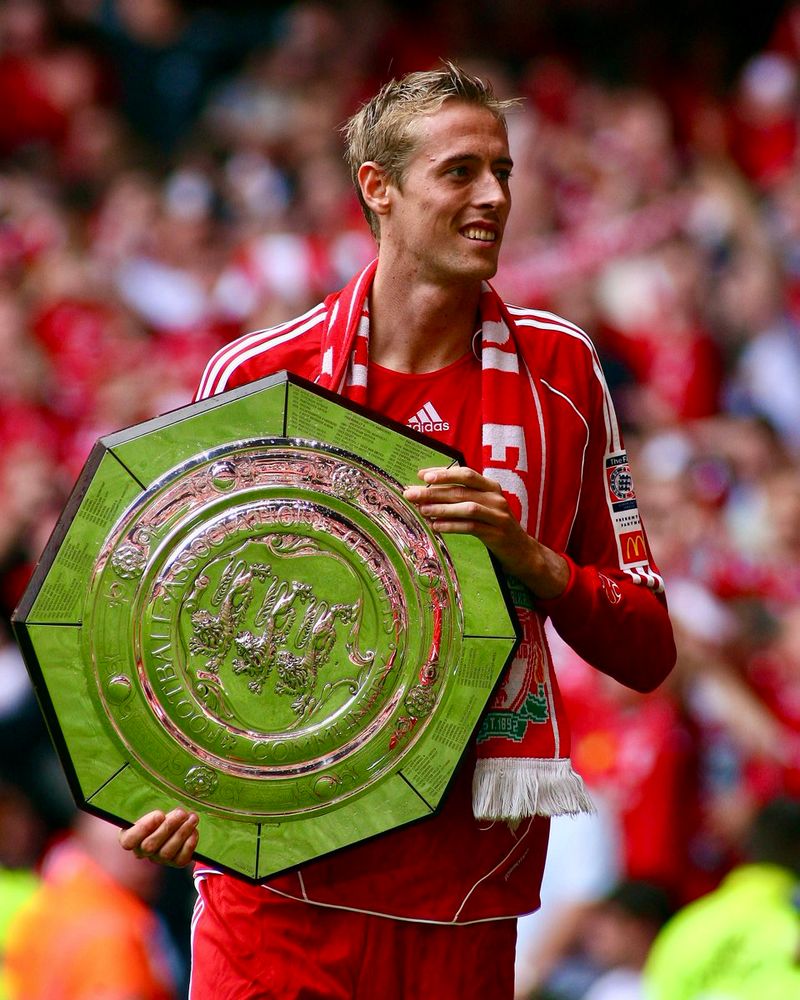 Peter Crouch with the Community Shield.