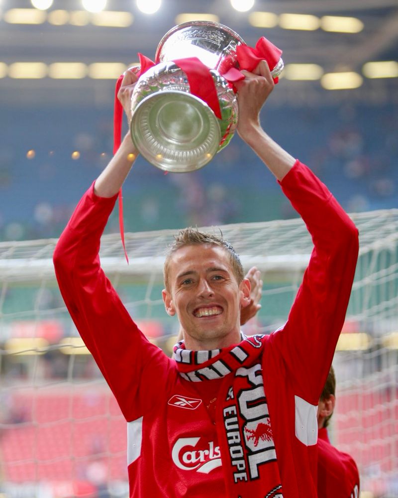 Peter Crouch with the FA Cup.