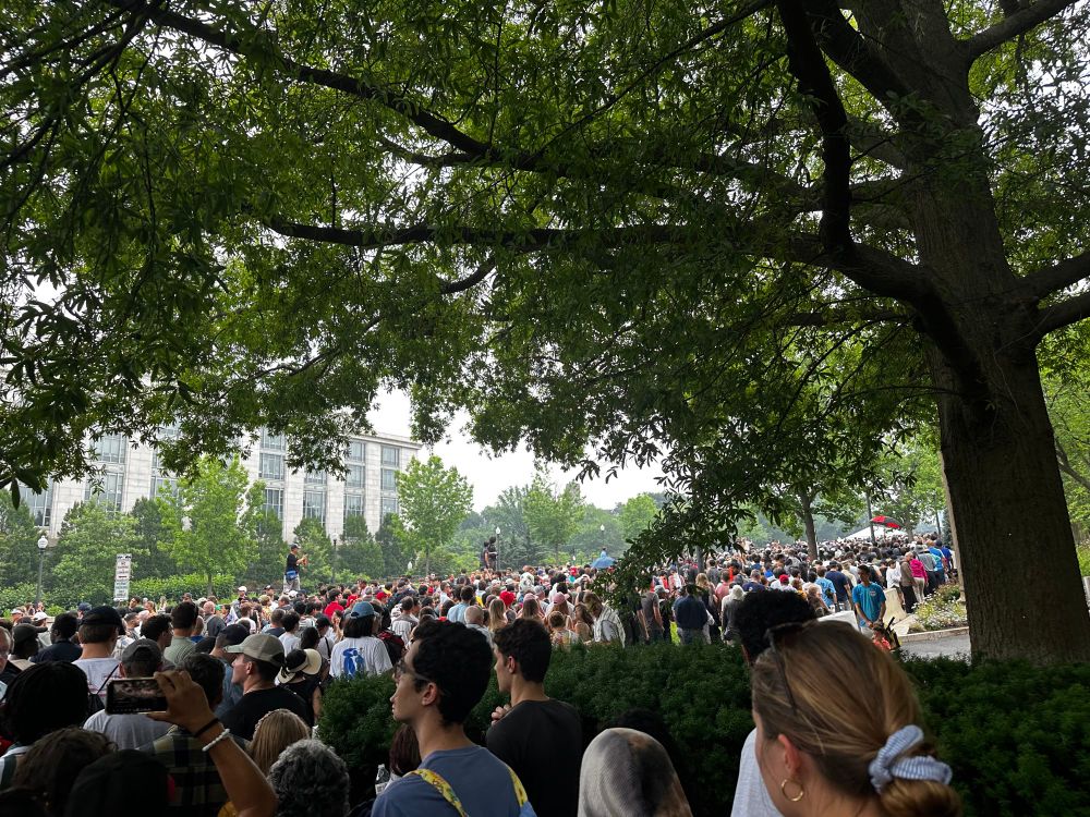 A big mass of people. Definitely not an orderly line.