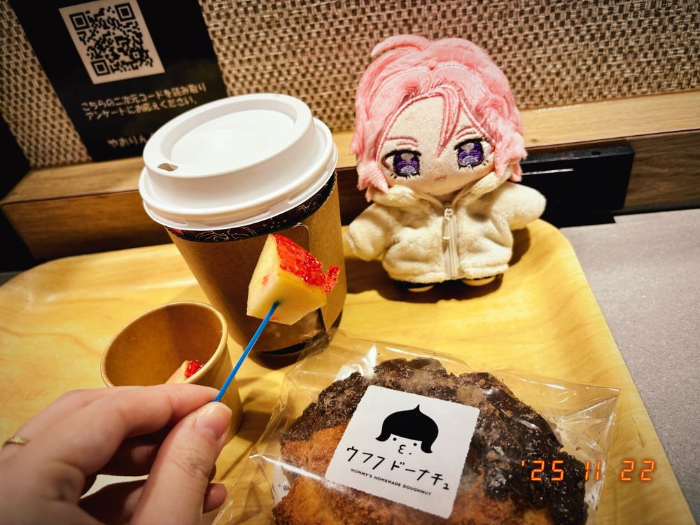 ぬいとりんご飴とドーナツ