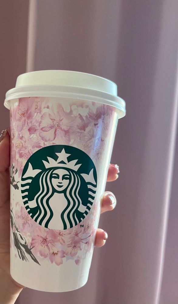 タイプロ見ながら飲むつもりだったスタバの写真