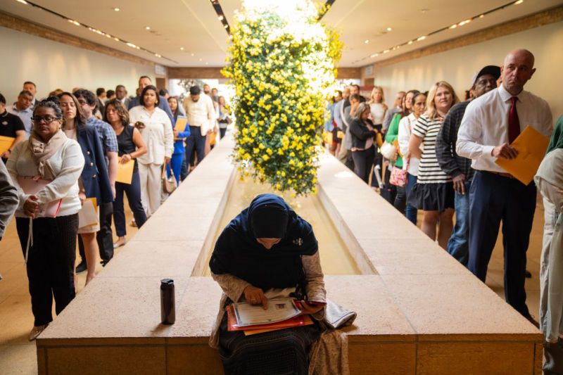 ‘A dream come true:’ 136 become U.S. citizens at Chicago Botanic Garden in Glencoe