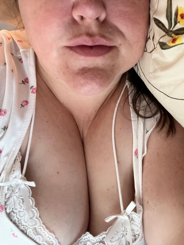 A woman with great tits and lips