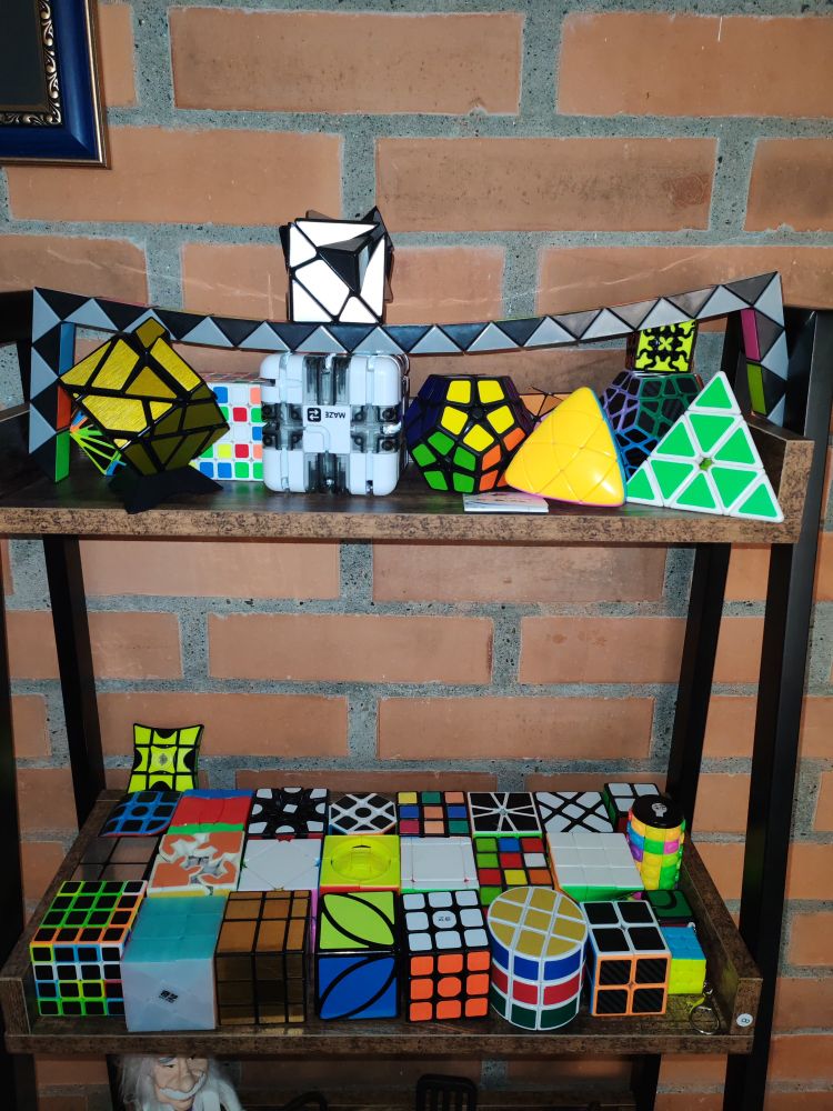 Colección de mis cubos de Rubik.

Son: Axis, Snake, Devil's Eye, Ghost, 5x5, Maze, Megaminx 2x2, Mastermorphix, Megaminx, Gear llavero, Pyraminx, Super Floppy Spinner, Penrose, 3x3 raro, Gear, Barrel tipo 1, Impossible, Square-1, Fischer, 2x3, Mirror 2x2, Gear 2x2, Sqewb, 3x3 raro 2, Sqewb raro, 3x3 barato, Twist, Tower Puzzle, 4x4, Windmill, Mirror, Ivy, 3x3, Barrel tipo 2, Rubik's spinner y 3x3 llavero