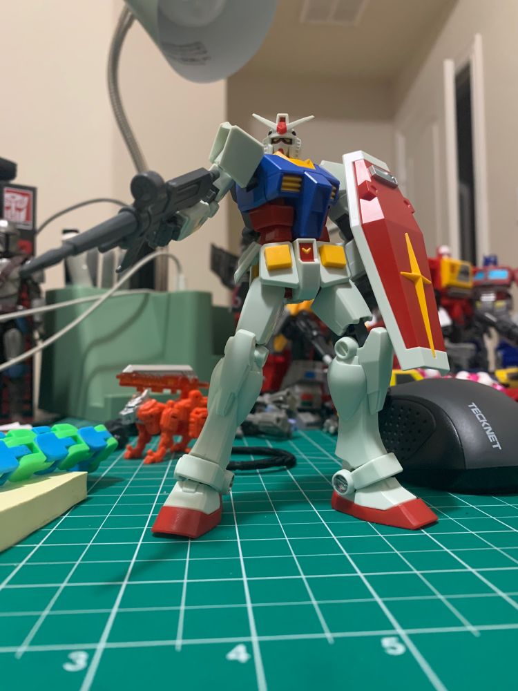 starter grade gundam in cool pose