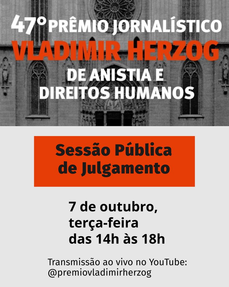 Arte gráfica do 47º Prêmio Jornalístico Vladimir Herzog de Anistia e Direitos Humanos. Na parte superior, em preto e branco, há uma fotografia da Catedral da Sé, em São Paulo, com uma grande multidão reunida nas escadarias, simbolizando a luta por direitos e memória. Sobre a foto, está o título em letras maiúsculas: “47º Prêmio Jornalístico Vladimir Herzog de Anistia e Direitos Humanos”, com “Vladimir Herzog” em destaque na cor laranja. No canto direito, aparece o selo “50 anos por Vlado”.

Abaixo, uma faixa laranja traz em letras pretas o texto “Sessão Pública de Julgamento”.
Na parte inferior, sobre fundo cinza claro, lê-se: “7 de outubro, terça-feira, das 14h às 18h” e, logo abaixo, “Transmissão ao vivo no YouTube: @premiovladimirherzog”.
