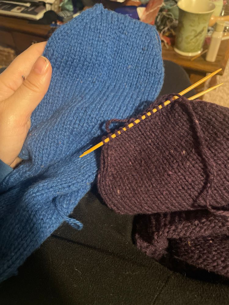 The blue sock is separate now and the toe is grafted, the purple sock is waiting to be done 