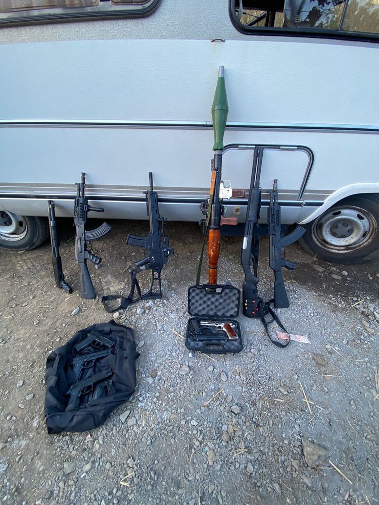 Fausses armes pour le tournage d'un épisode de série