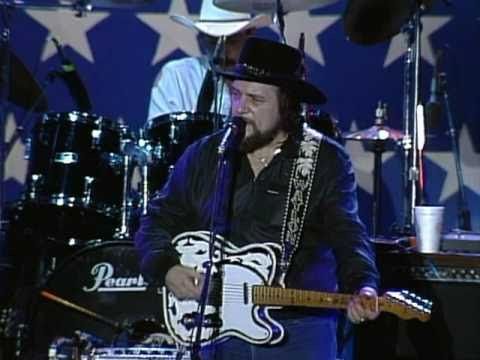 Waylon Jennings - I Ain't Living Long Like This (Live at Farm Aid 1985)