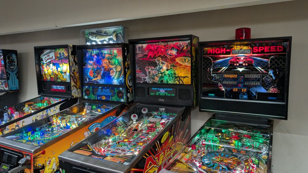 Pinball machines: The Simpsons Pinball Party, Fish Tales, Attack From Mars, High Speed
