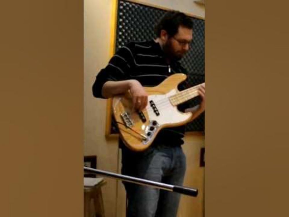 Bass Soloing with my band #basssolo #jazzbassist