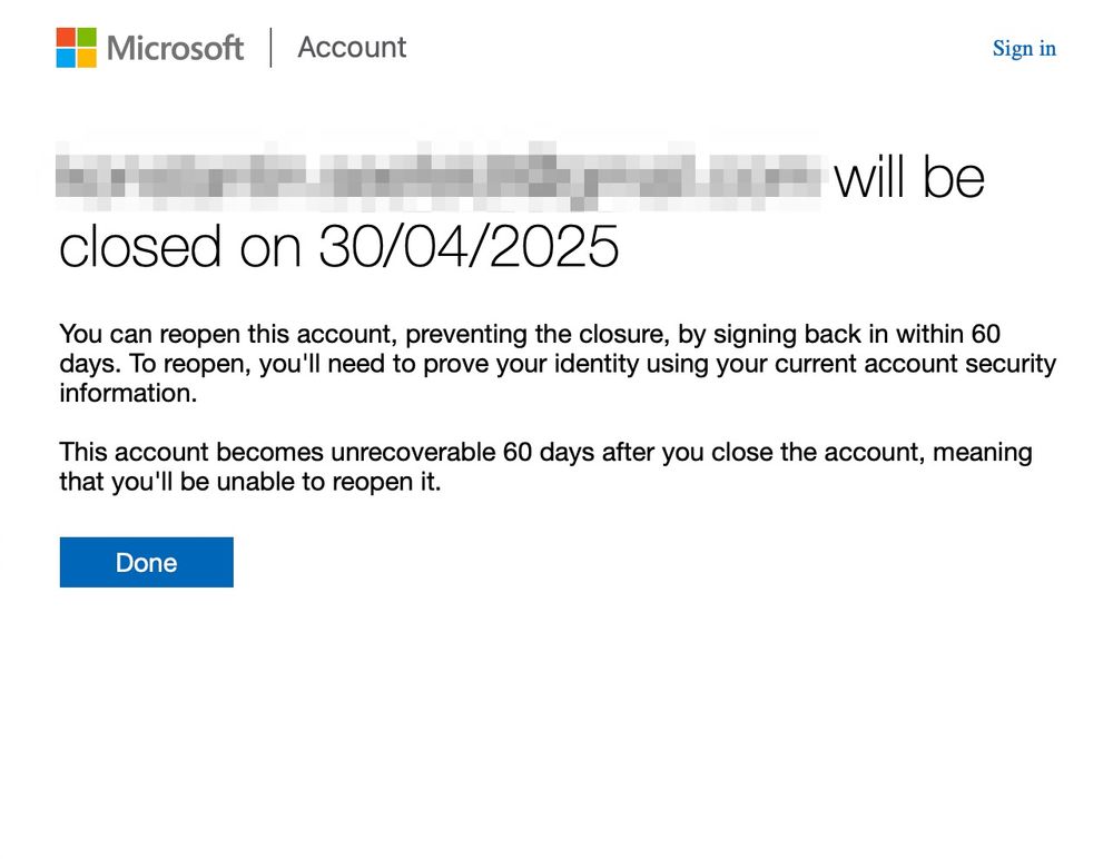Screenshot einer Microsoft-Seite zur Kontoschließung. Der Text erklärt, dass das Konto 60 Tage nach der Schließung unwiderruflich gelöscht wird und der Benutzer alle damit verbundenen Dienste verliert. Mehrere Checkboxen sind markiert, um zu bestätigen, dass der Benutzer die Konsequenzen verstanden hat, darunter der Verlust von persönlichen Daten, Microsoft-Diensten wie Outlook, OneDrive, Xbox, Office 365 und Zertifizierungen.