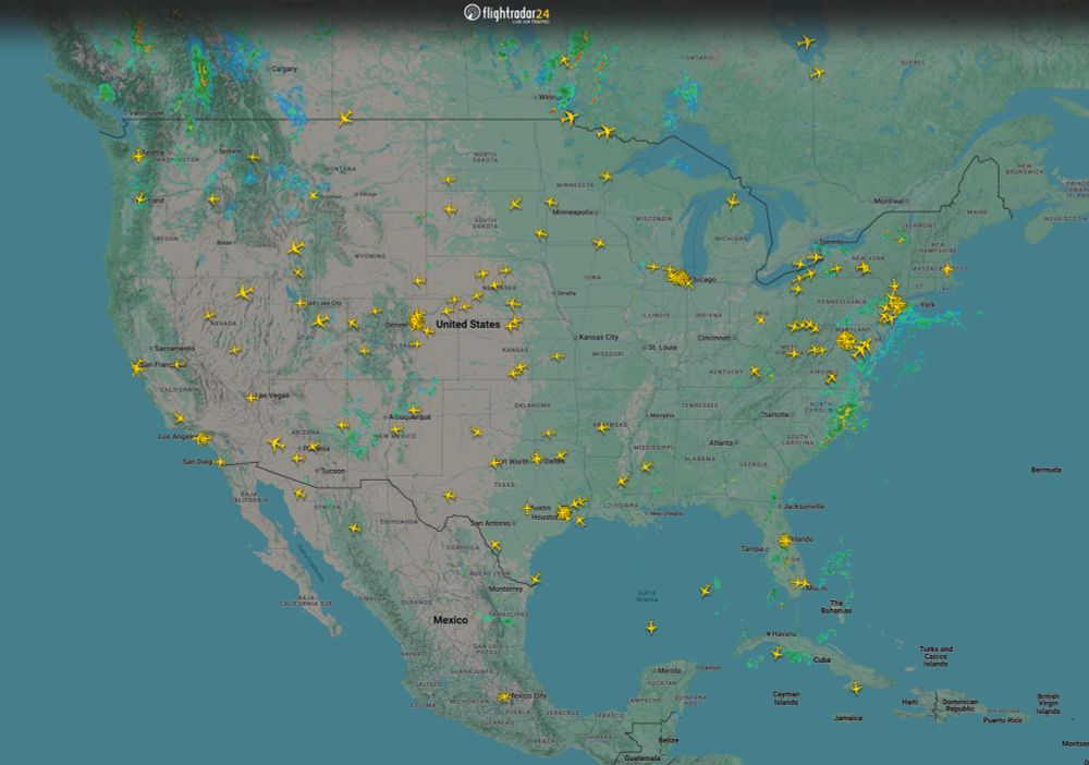 United mainline flight activity 00:30 UTC 7 Aug 2025.