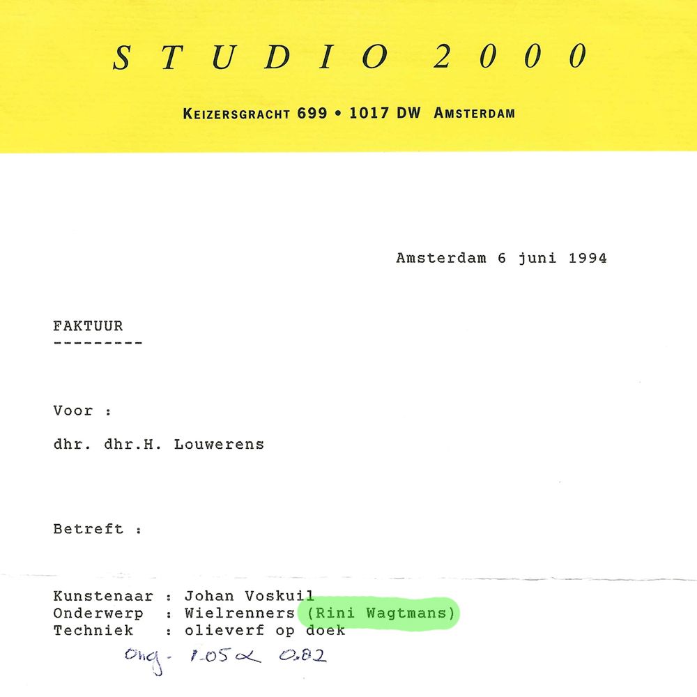 De factuur van het schilderij 'Wielrenners' van Jo Voskuil. De ouders van Wouter Louwerens kregen deze bij de aankoop bij kunsthandel Studio 2000. Achter de titel staat de naam van Rini Wagtmans. Dit was voor Wouter Louwerens en Roy van den Burg aanleiding om de podcast 'De Wielrenners van Voskuil' te maken.