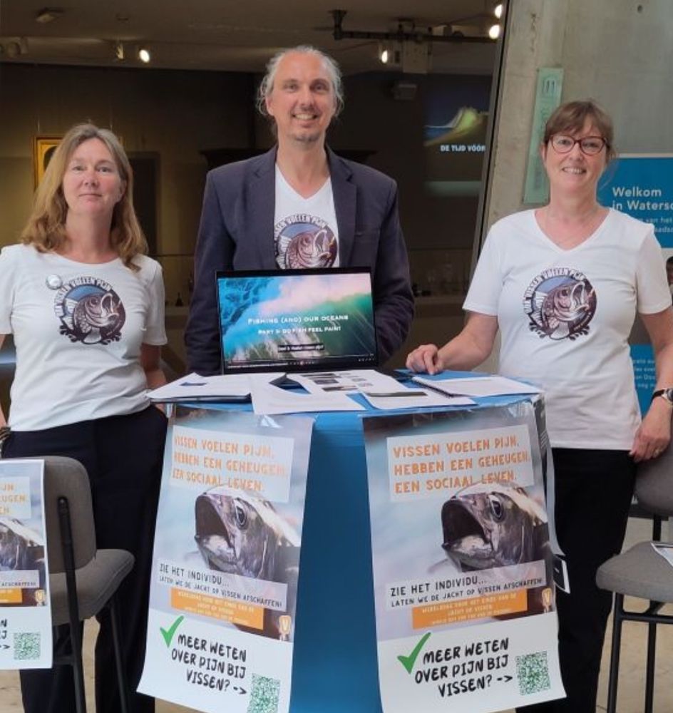 Actie bij het waterschap om aandacht te vragen dat ook vissen pijn voelen. Hierbij is gebruik gemaakt van opdruk op t-shirts met een vis erop met actietekst.