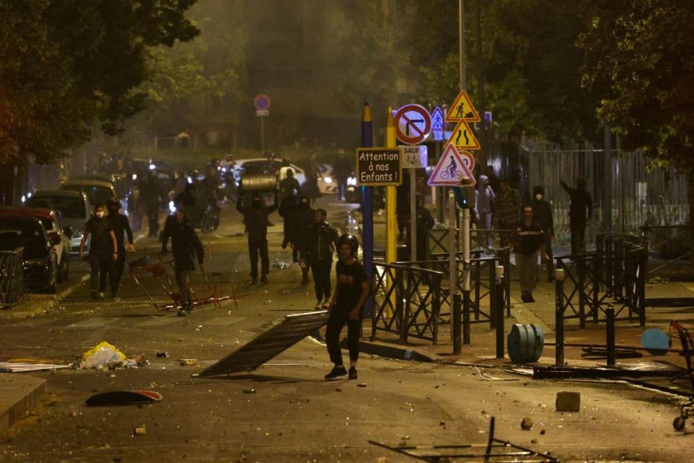 French cities introduce curfew to curb youth violence