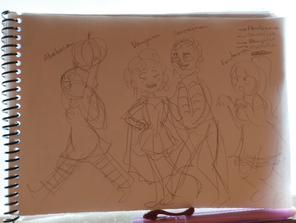 Quatro personagens vestidos com fantasias de Halloween. Uma abóbora, uma vampira, um esqueleto e uma fantasma.