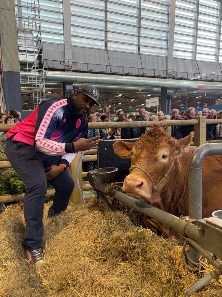 Photo de Oupette l’égérie du Salon international de l’agriculture 2025 et son gars sur Baky Meïté 