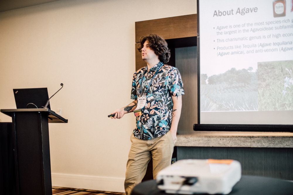 Me giving a talk at Sicb 