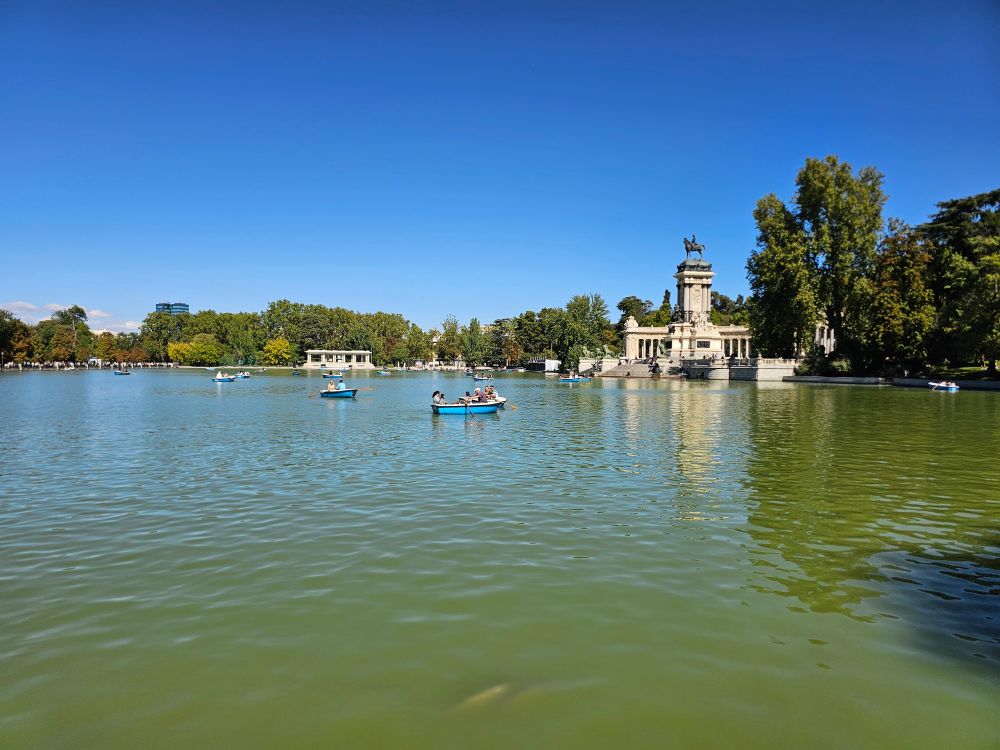 Great pond in the Retiro