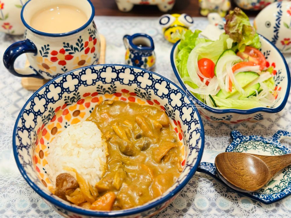 夜ご飯
・カレー(もち麦入りご飯少なめルー多め)
・カニカマ入り生野菜サラダ
・アイスミルクティー氷無し