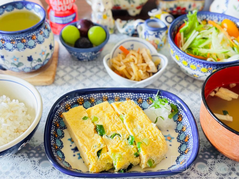 お昼ご飯
・もち麦入りご飯
・葱入り出汁巻卵に大根おろし大葉散らし
・切り干し大根
・たっぷり生野菜サラダ(水菜、セロリ、胡瓜、人参、千切りキャベツ)
・里芋のお味噌汁(アマノフーズ)
・シャインマスカットと種無し巨峰2粒ずつ
・緑茶