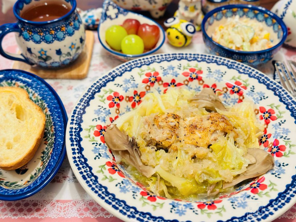 夜ご飯
・トーストしたヤマザキの塩バターフランスパン1枚
・鶏肉とキャベツのブレゼ舞茸入り
・コールスローサラダ
・クイーンルージュとシャインマスカット2粒ずつ
・紅茶