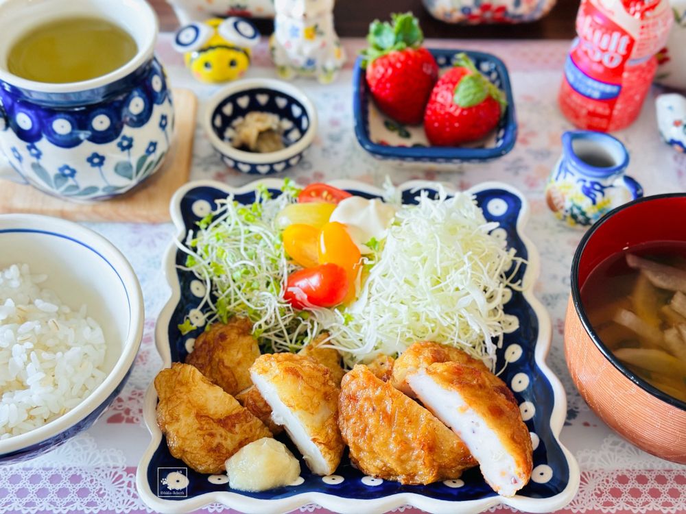 お昼ご飯
・もち麦入りご飯
・焼きさつま揚げ(玉ねぎ坊主といかたこ坊主)おろし生姜添え
・キャベツの千切りとスーパースプラウトにミニトマトにマヨ添え
・大根と小松菜のお味噌汁
・曽我漬
・いちご2個
・緑茶